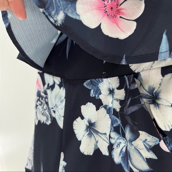 Showpo navy floral strapless playsuit size 14/XL NWT - Picture 3 of 8